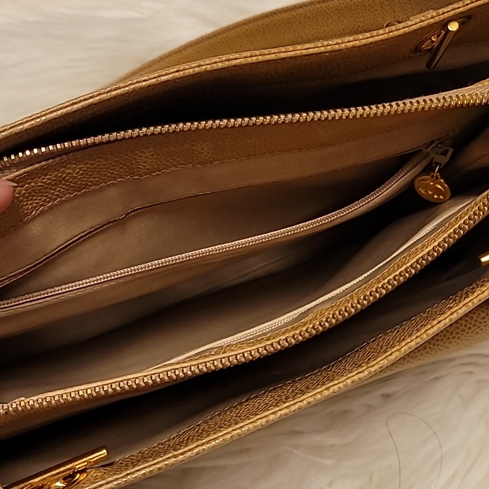 Vintage Chanel Shoulder Bag - Picture 5 of 15